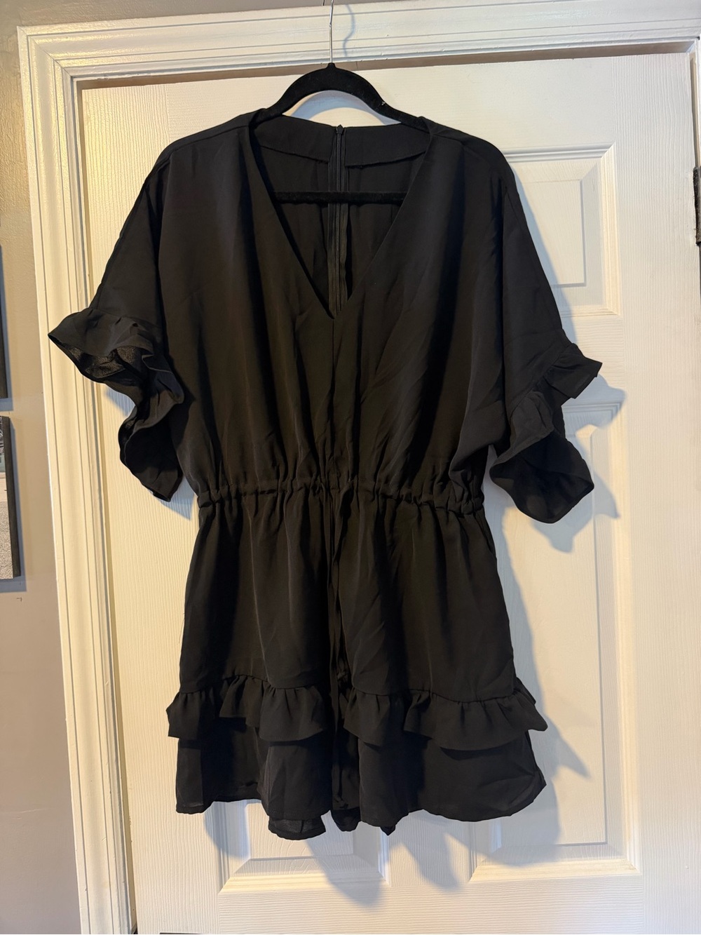 Women's Ruffle Romper with Zipper Back Size Large Never Worn